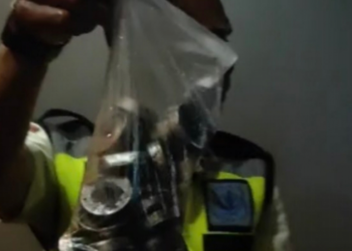 Unpas - Unisba Dikepung Aparat Gabungan TNI-Polri, Gas Air Mata Hujani Mahasiswa dan Relawan