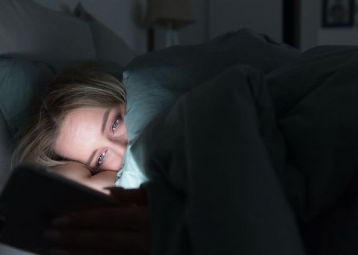 Mengenal FOMO (Fear of Missing Out): Ketika Media Sosial Mengganggu Ketenangan Pikiran