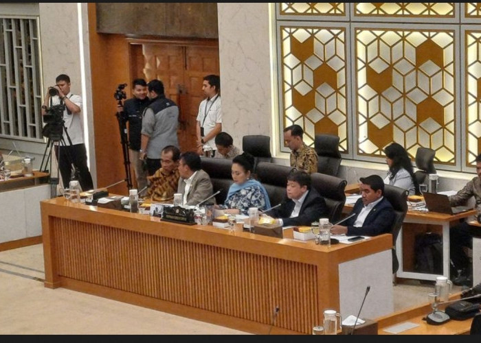 Titiek Soeharto Dapat Kejutan Ulang Tahun Saat Pimpin Rapat dengan Menteri KKP