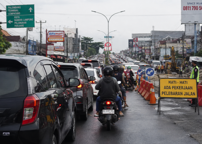 Pelebaran Jalan Picu Kemacetan Panjang dari Lempasing ke Bandar Lampung