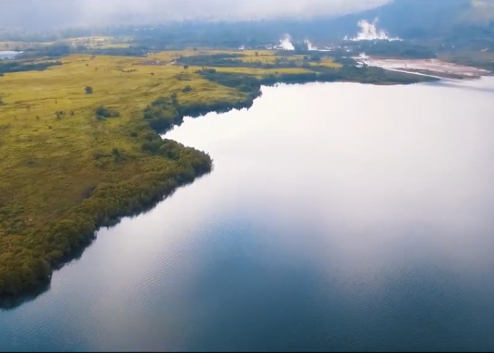 Danau Asam Suoh yang berada di Suoh Lampung Barat