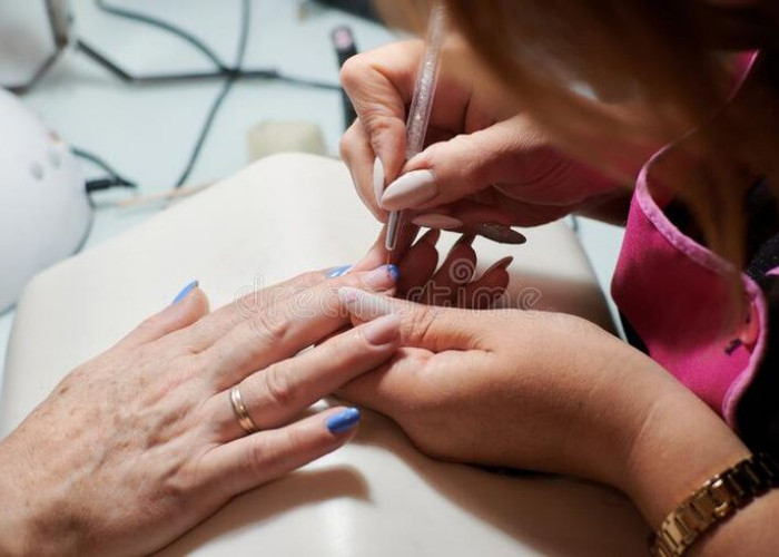 Kuku Tetap Sehat Walaupun Sering Nail Art, Ini Rahasia Perawatannya