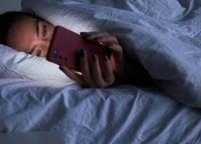 Kesehatan Mental: Kenapa Sulit Berhenti Scroll Media Sosial? Ini Penjelasan Fenomena Doomscrolling