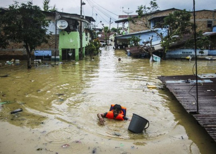 Banjir Kepung Kota Medan, Warga Terpaksa Naik ke Lantai Dua Saat Air Meninggi