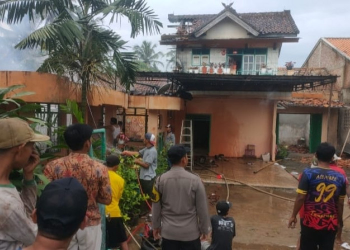 Ditinggal Sekolah, Charger HP di Atas Kasur Diduga Picu Kebakaran Rumah di Pringsewu