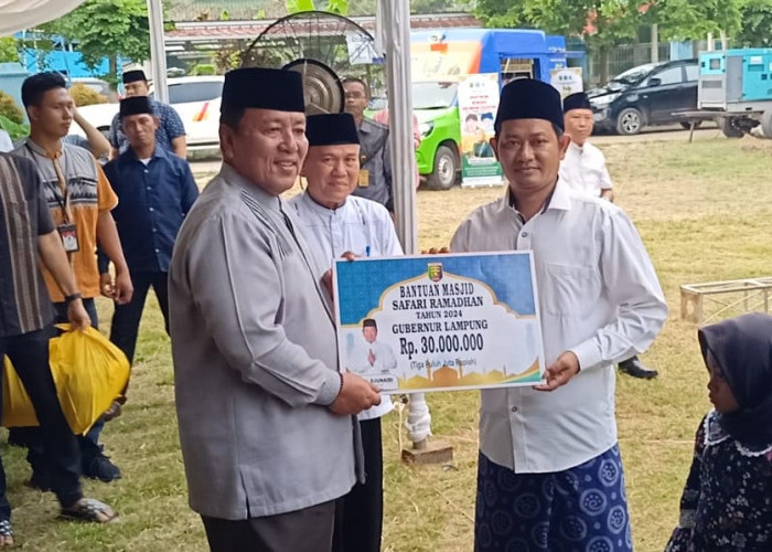 Safari Ramadan Gubernur Lampung : Di Lampung Tengah, Arinal Salurkan Banyak Bantuan