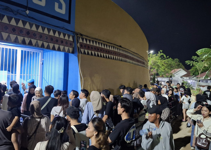 Membludak, Fans Bhayangkara Presisi Lampung FC Banyak Tertahan di Pintu Masuk!