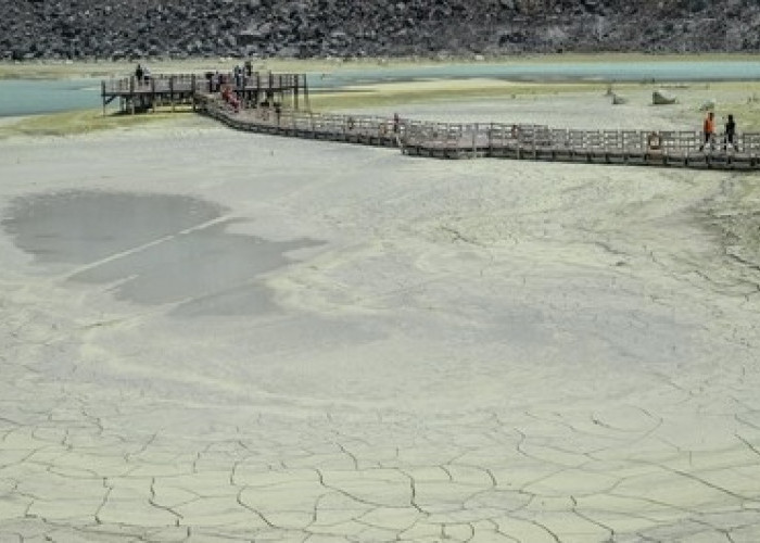 Imbas Kemarau Panjang, Debit Air Danau Kawah Putih Ciwidey Menyusut Hingga 40 Persen
