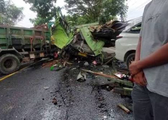 Asap Pekat Selimuti Jalan Lintas Timur Tulang Bawang, Lima Kendaraan Terlibat Tabrakan Beruntun