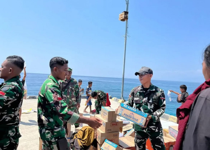 Hari ke-18 Penanganan Gempa NTT, TNI Salurkan Total 1.054 Ton Bantuan