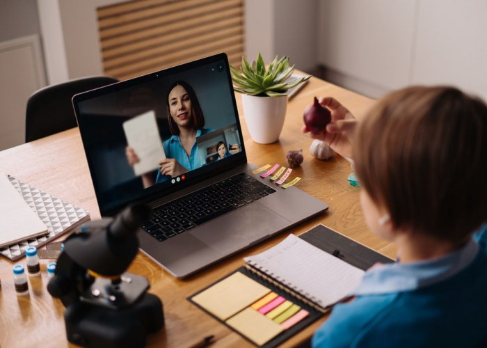 Menilik Isu Sekolah Daring April 2026: Antara Transformasi Digital dan Kesiapan Publik