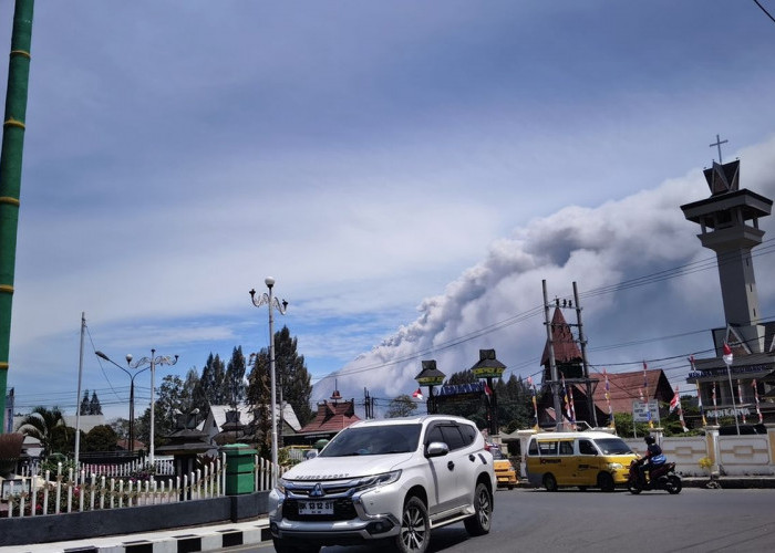 Gunung Sinabung Erupsi, Abu Vulkanik Capai 3.500 Meter dan Menyelimuti Sejumlah Wilayah