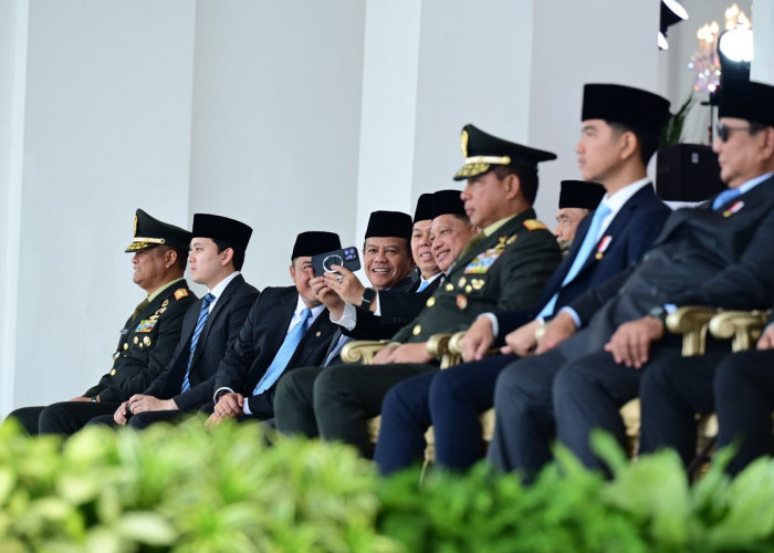 Mendagri Tito Karnavian Hadiri Pelantikan 1.177 Perwira Remaja TNI-Polri di Istana Merdeka