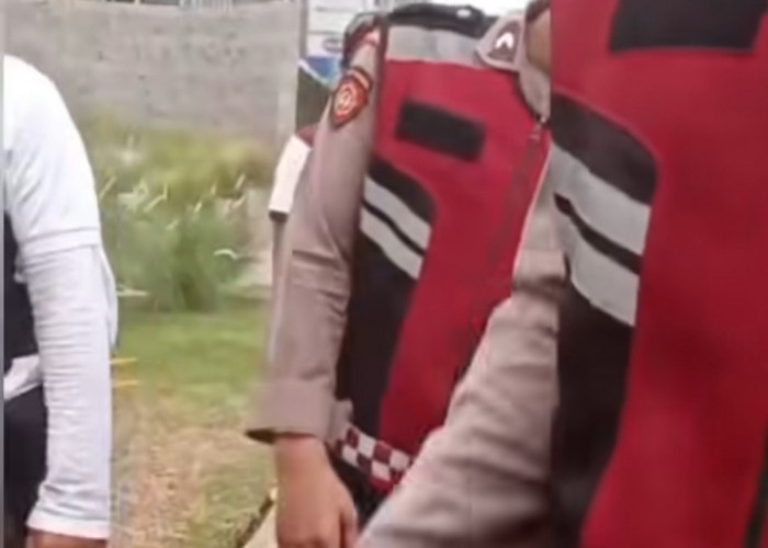 Oknum Polisi Halangi Kerja Jurnalis Liputan Demo Mahasiswa di Bundaran HI