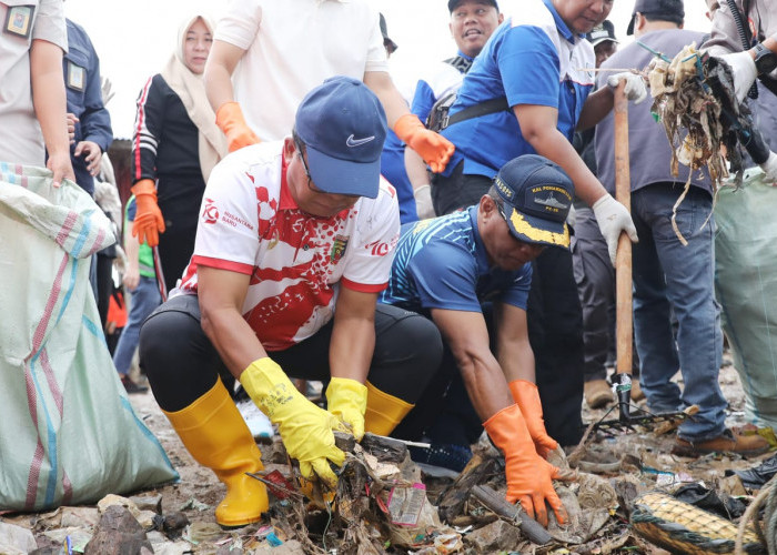 Pj. Gubernur Samsudin Minta Masyarakat Pesisir Jadikan Pantai Seperti Halaman Rumah 