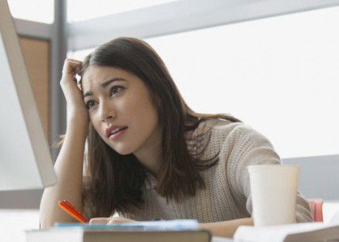 Kok Rasanya Jalan di Tempat? Mungkin Kamu Lagi di Fase Quarter Life Crisis!