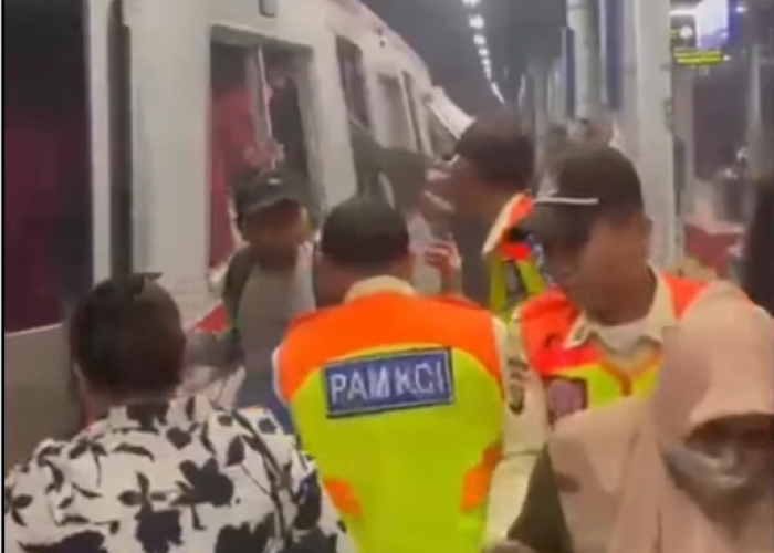 Evakuasi Dramatis, Kecelakaan Kereta di Stasiun Bekasi Timur Mencekam