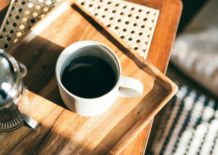 Jangan Langsung Ngopi! Ini 5 Dampak Buruk Minum Kopi Saat Perut Kosong yang Bisa Merusak Lambung dan Hormon 