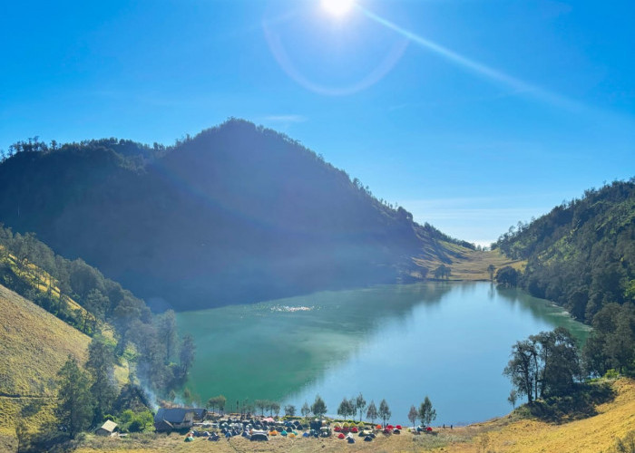 Pesona Ranu Kumbolo, Danau Cantik yang Jadi Pelipur Lelah Pendaki Semeru