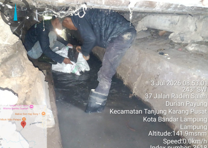 Tim Dinas PU Kota Gerak Cepat Atasi Drainase Mampet Jalan P Emir M Noer