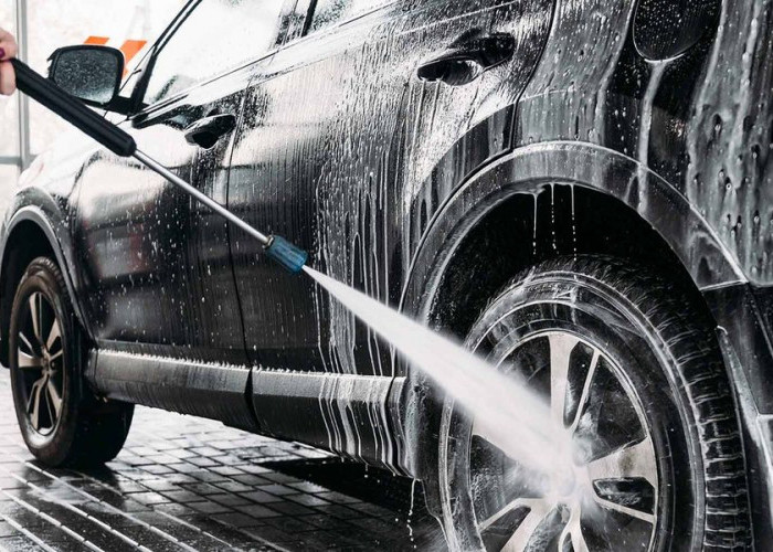 Mobil Cepat Kusam? Ini Tips Waktu Cuci Mobil yang Benar