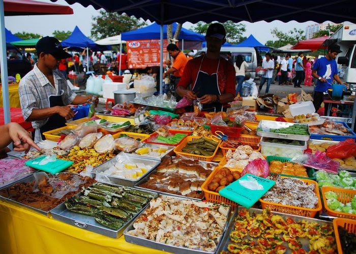 Tradisi Berburu Takjil Menjelang Berbuka Puasa