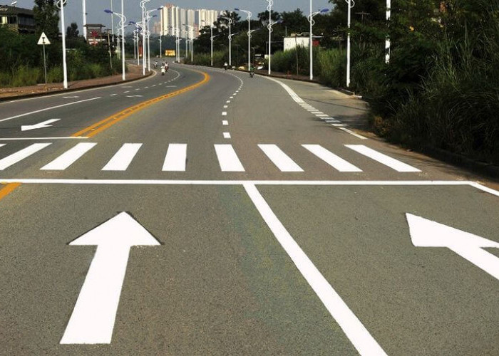 Mengenal Jenis Marka Jalan dan Fungsinya untuk Keselamatan Berkendara