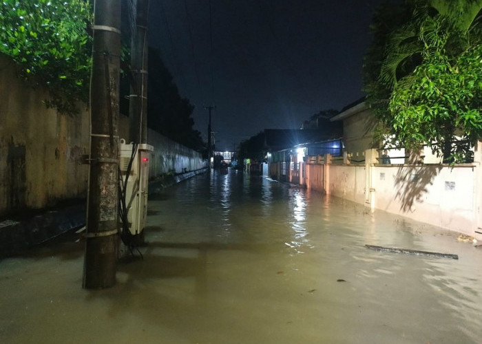 Ironis! Kantor Dinas PU Bandar Lampung Kembali Dikepung Banjir, Warga Sukarame Geram
