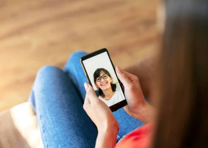 Studi Ilmiah Ungkap Mendengar Suara Ibu Lewat Telepon Efektif Hilangkan Stres Seketika