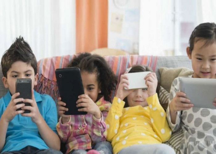 Jangan Asal Kasih HP! Psikolog Minta Orang Tua Lebih Kontrol Anak 