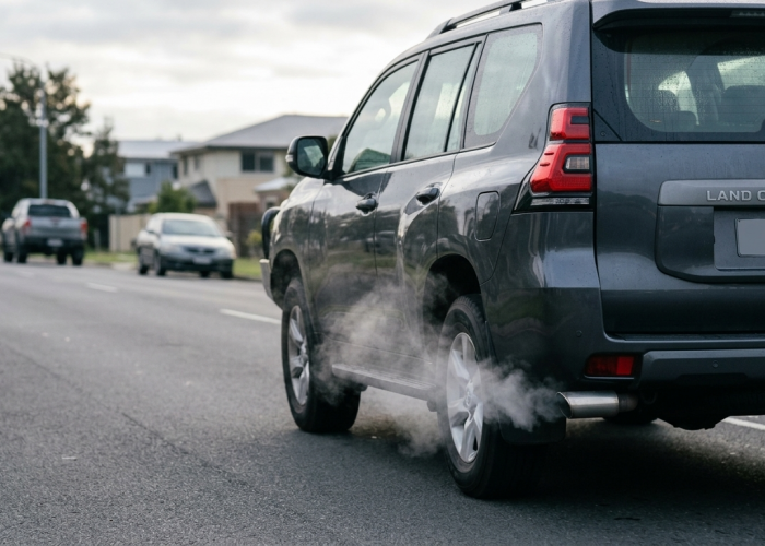 Mobil Diesel Keluar Asap Putih? Jangan Dianggap Sepele!