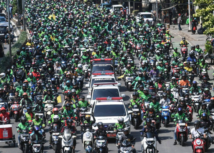 Ribuan Ojol Iringi Pemakaman Affan Kurniawan di TPU Karet Bivak