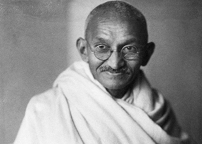 Mahatma Gandhi: Filosofi Non-Kekerasan dan Pengaruhnya dalam Perjuangan Kemerdekaan