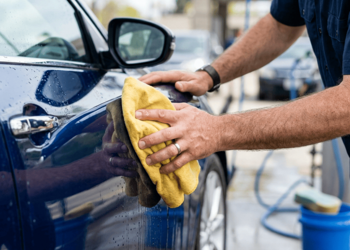Sering Kehujanan? Waspadai Water Spot yang Merusak Cat Mobil