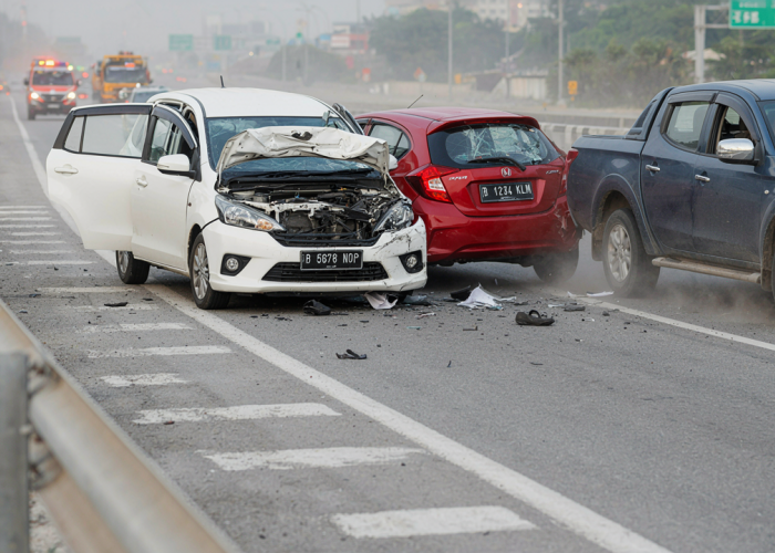 Truk Diduga Alami Masalah Pengereman, 15 Kendaraan Terlibat Tabrakan Beruntun di Tol Cipularang KM 91+900 Arah