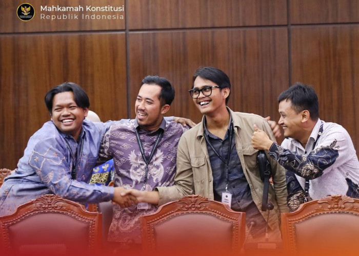 Senyum Guru Dan Harapan Sekolah Rusak Usai MK Coret Anggaran MBG dari Pos Pendidikan