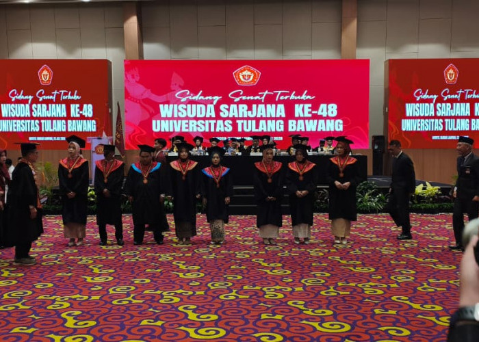UTB Lampung Wisuda 305 Mahasiswa, Rektor Harapkan Bisa Bermanfaat di Masyarakat