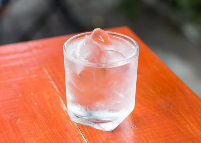 Bahaya Terlalu Sering Minum Air Dingin bagi Kesehatan