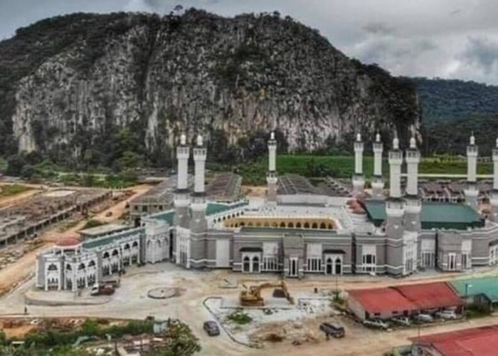Masjid Jamek Razaleigh Malaysia Dibangun Menyerupai Masjidil Haram