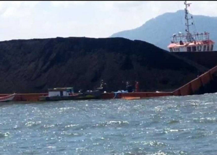 Kapal Tongkang Angkut Batu Bara Karam di Perairan Kunyit, Warga Keluhkan Dampak Debu.