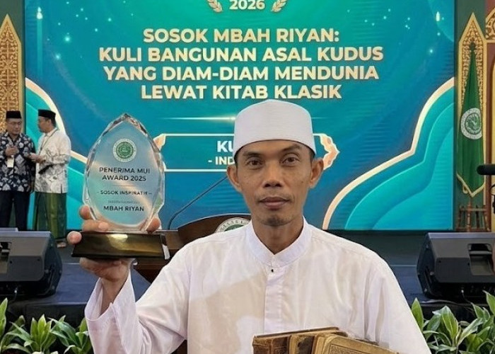 Sosok Mbah Riyan: Kuli Bangunan Asal Kudus yang Diam-Diam Mendunia Lewat Kitab Klasik, Sabet MUI Award 2026
