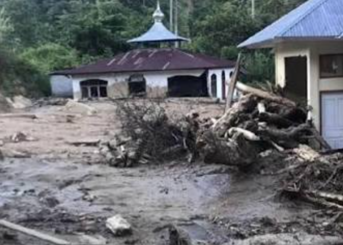 Galodo Terjang Arosuka Solok, Dua Warga Masih Dicari Tim SAR