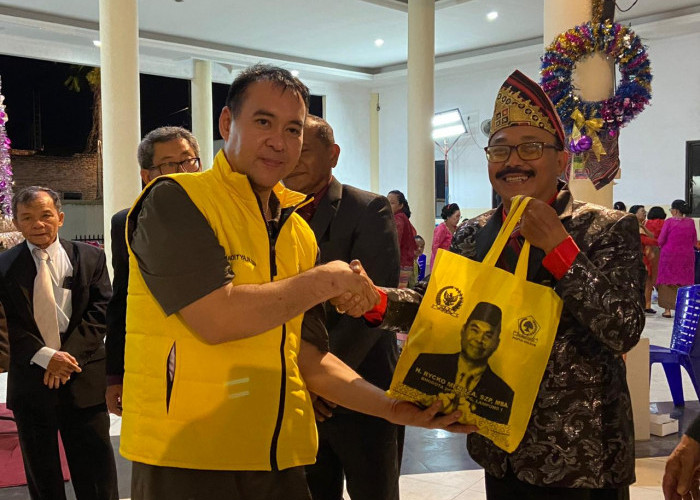 Hangatnya Toleransi, Duet Rycko Menoza - Handitya Narapati Tebar Kebaikan di HKBP Kedaton