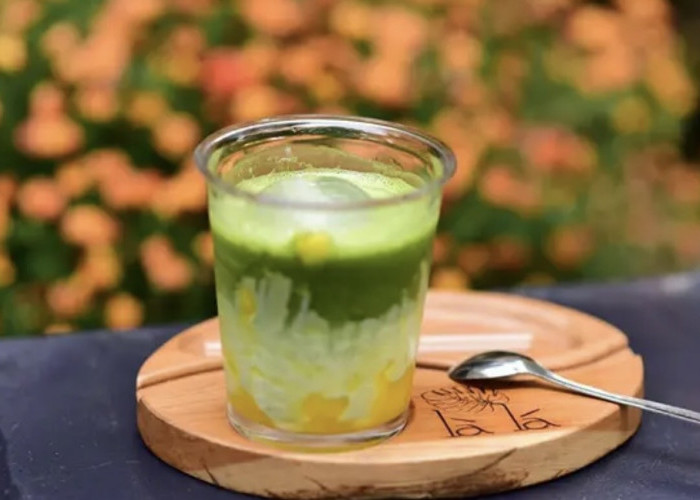 Iced Mango Matcha Coconut, Minuman Tiga Lapis dengan Perpaduan Mangga dan Kelapa
