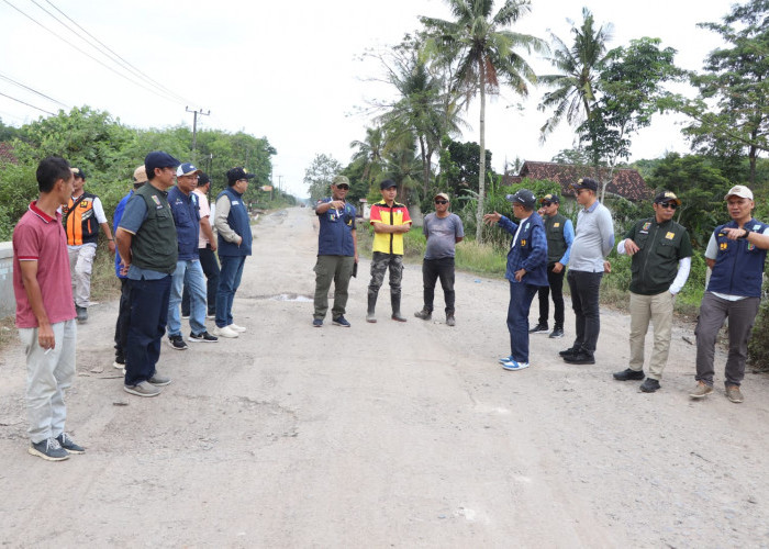 Program Kolaborasi Pemprov – Swasta Benahi Jalan Rusak di Way Kanan Dimulai 