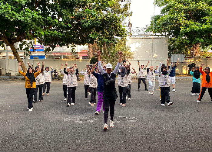 Pererat Kolaborasi & Kampanyekan Hidup Sehat, Kelompok 80 KKL-PPM Universitas Malahayati Gelar Senam 