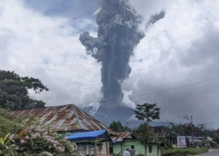 BREAKING NEWS : Gunung Marapi Meletus, Semburkan Abu Vulkanik Hingga 3.000 Meter