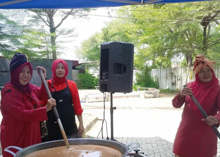 Dari Sumbar untuk NTT, Warga Kirim 5 Ton Rendang bagi Korban Gempa