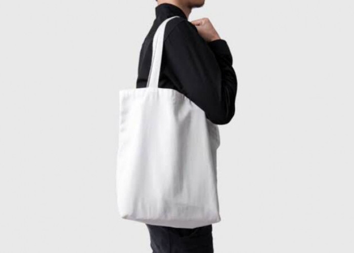 Bahaya Menggunakan Tote Bag Terlalu Berat: Gaya Bisa Mengorbankan Kesehatan Tubuh