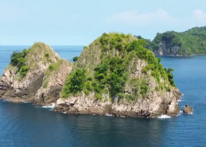 Eksplorasi Pulau Wayang, Spot Foto Instagrammable di Lampung